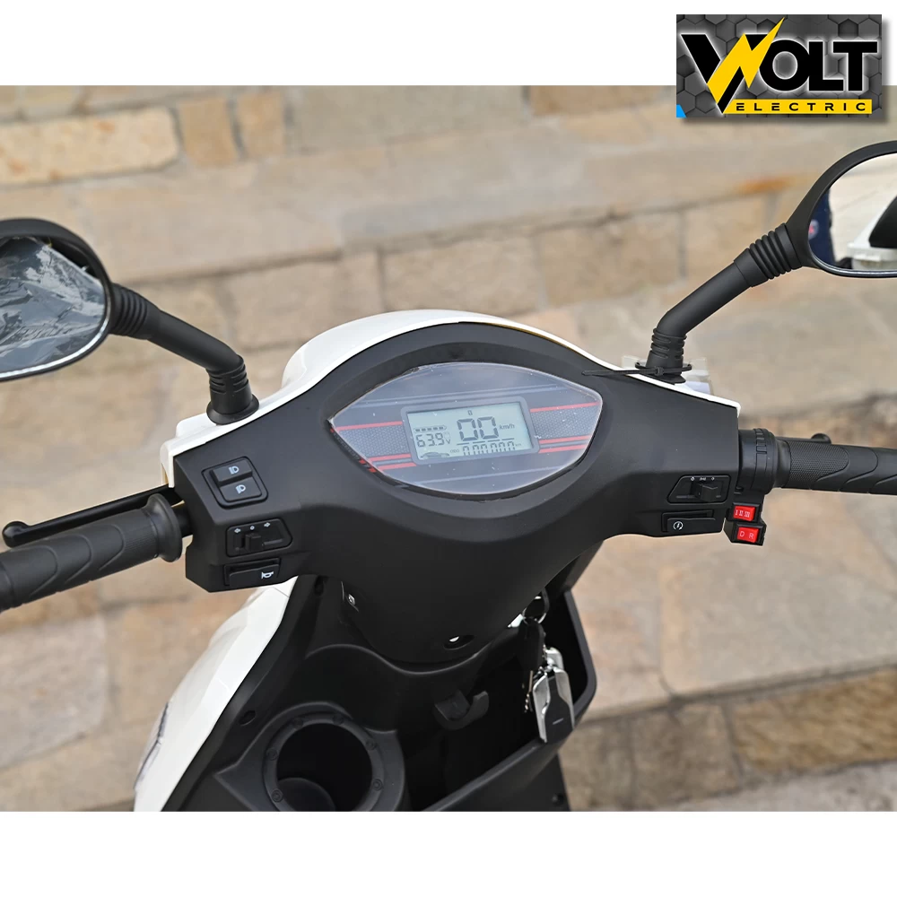 Луксозна електрическа триколка volt electric fm1, white, 1500w, 20ah, плавен старт, аудио система и аларма, с рекуперация и магнитна спирачка