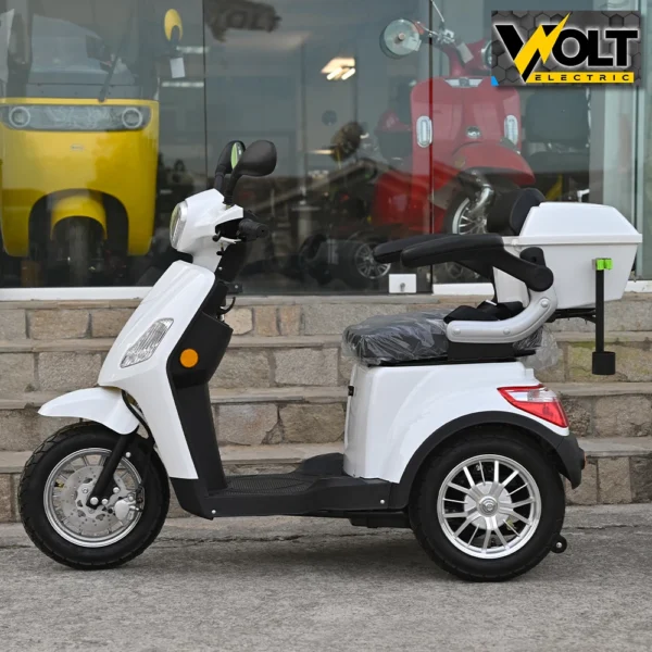 Луксозна електрическа триколка volt electric fm1, white, 1500w, 20ah, плавен старт, аудио система и аларма, с рекуперация и магнитна спирачка