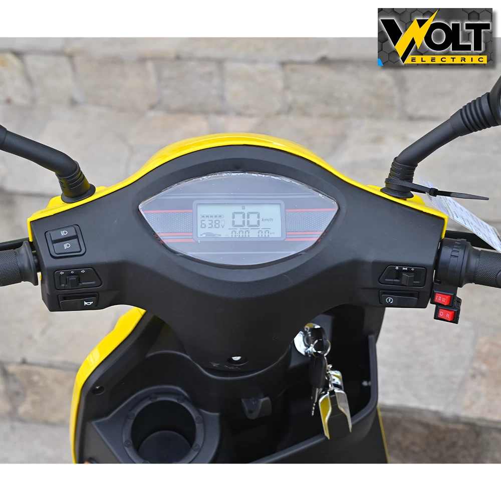 Луксозна електрическа триколка volt electric fm1, bt, рекуперация, магнитна спирачка, жълта