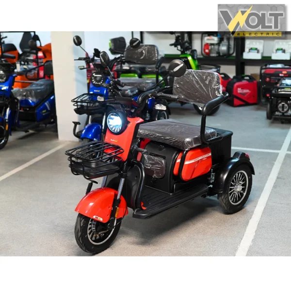 Електрическа триколка bullmax c2 с 5 батерии, 3 места, крачна спирачка, led дисплей, 1500w/60v/20ah, червен цвят