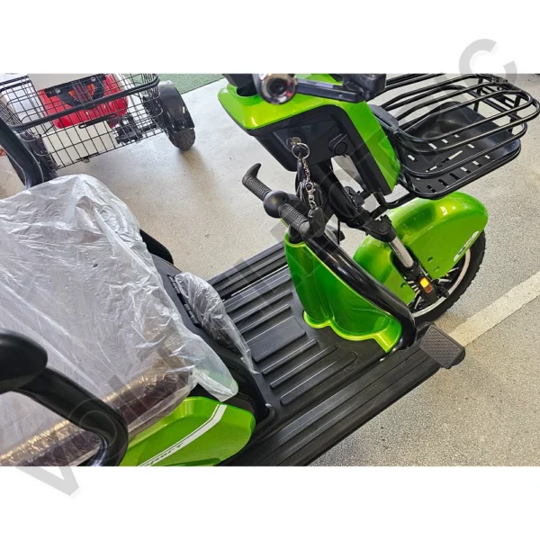 Електрическа триколка bullmax c2 с 5 батерии, 3 места, крачна спирачка, led дисплей, 1500w/60v/20ah, green