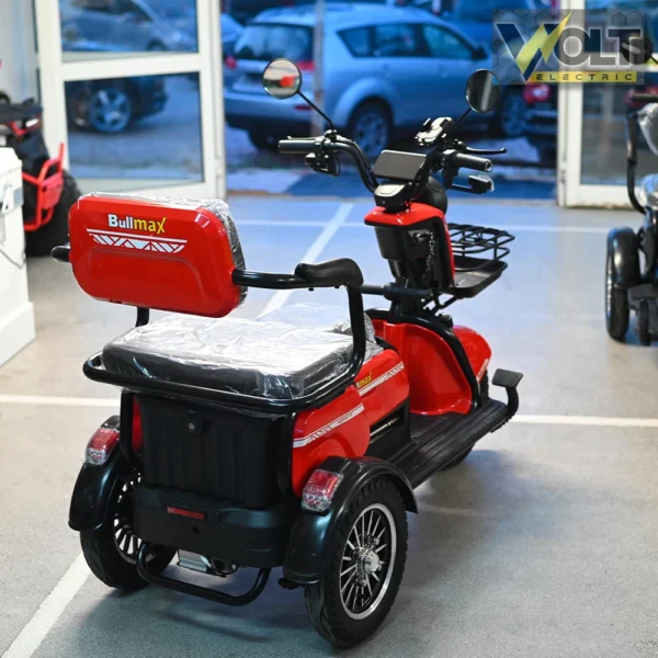 Електрическа триколка bullmax c2 с 5 батерии, 3 места, крачна спирачка, led дисплей, 1500w/60v/20ah, червен цвят