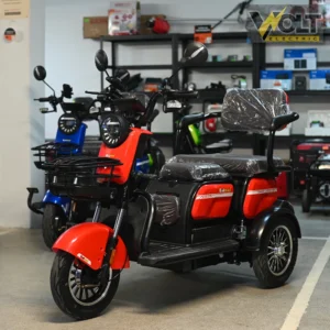 Електрическа триколка bullmax c2 с 5 батерии, 3 места, крачна спирачка, led дисплей, 1500w/60v/20ah, червен цвят