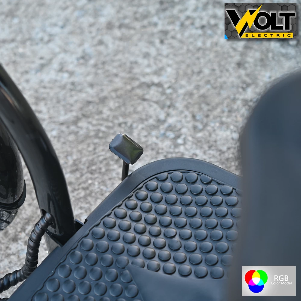 Електрическа триколка volt electric a3 traffic pro rgb 750w, дисплей, крачна спирачка, 2 кошници, led светлини, черен лак