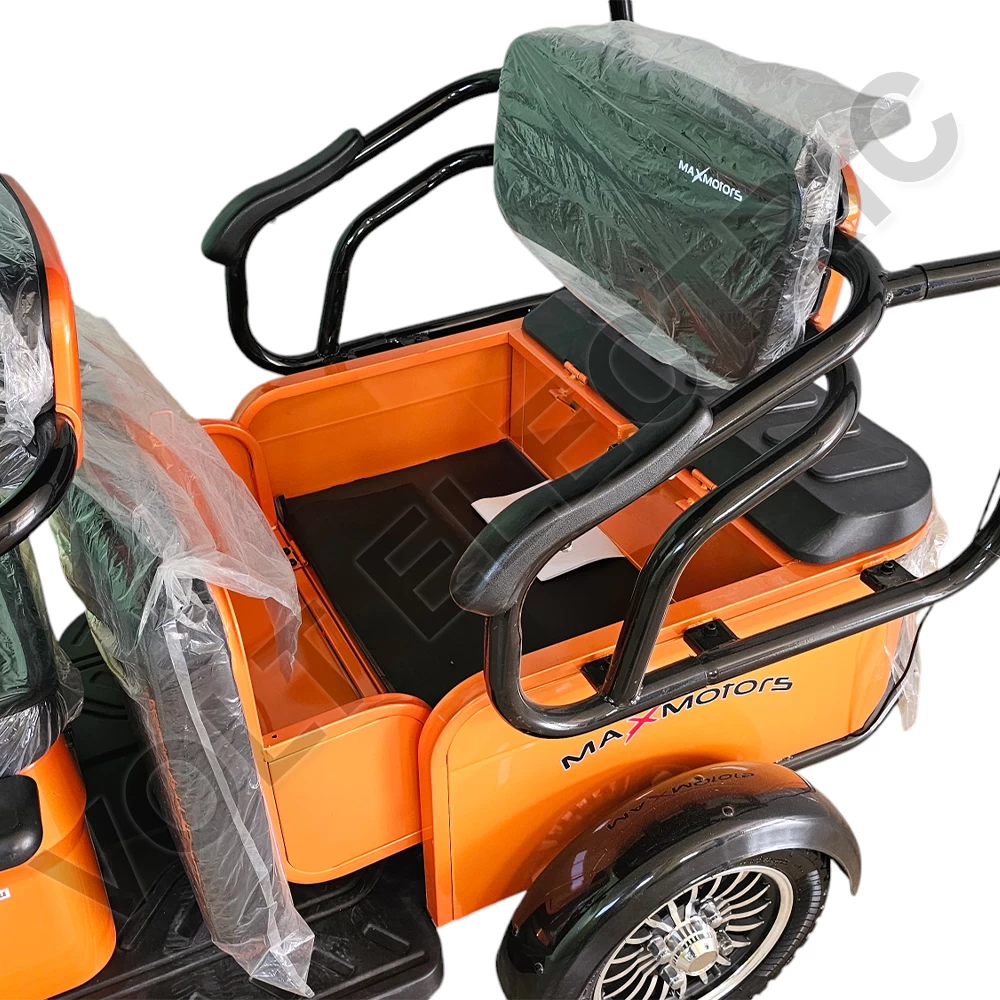 Двуместна карго триколка max motors с покрив, led бар и аудио система, камера, 2000w, 60v