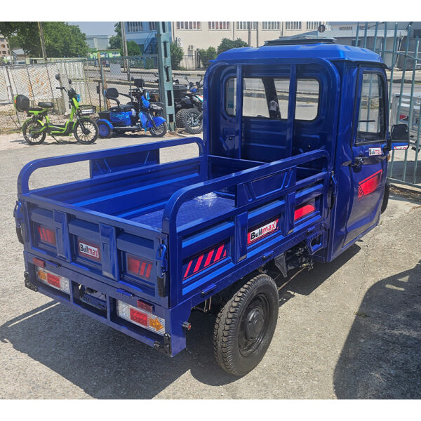 Професионална товарна електрическа триколка с кабина, товароносимост 600 кг, bullmax cargo cab 4000w