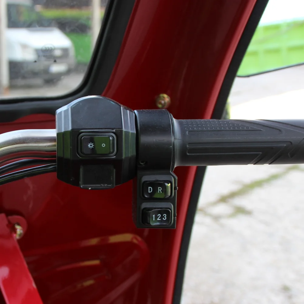 Селскостопанска товарна електрическа триколка 2000w с покрив (600 кг товар, 60v 45ah)